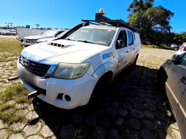 TOYOTA HILUX CD4X4 3.0 STD ANO 2013/2013